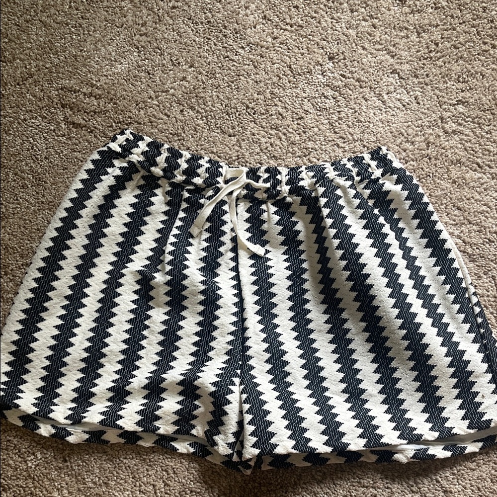 Black and White Zigzag Women Shorts